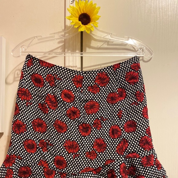 Forever 21 floral skirt - Picture 2 of 5